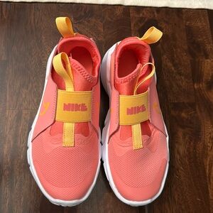 Girl Nike Little Kid Flex Runner 2 Slip Ons - coral/citron brand new never worn